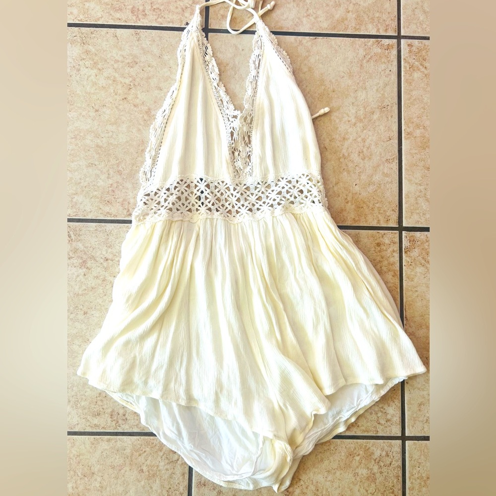 Stolen Hearts Summer Loose Beach Crochet Bohemian romper. Size M
